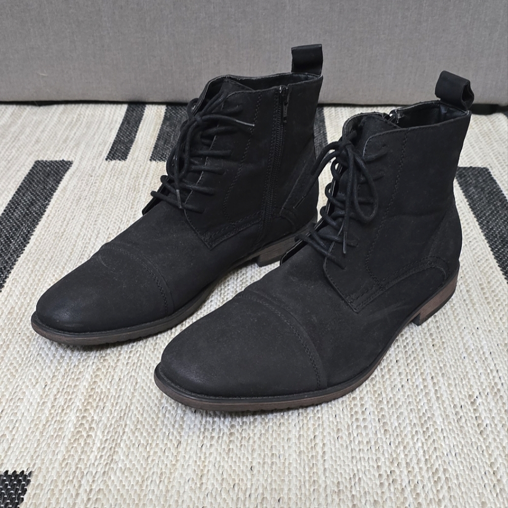 Rock & Republic Kenndon Side Zip Chukka Boots